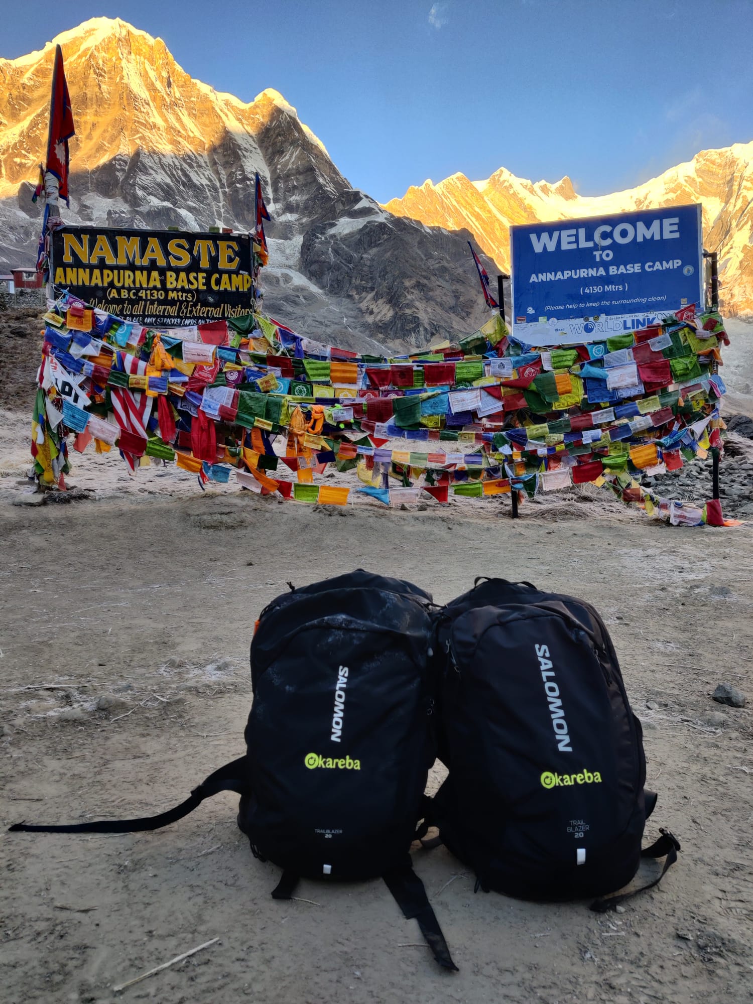 Banderas de oración en el Himalaya de Nepal