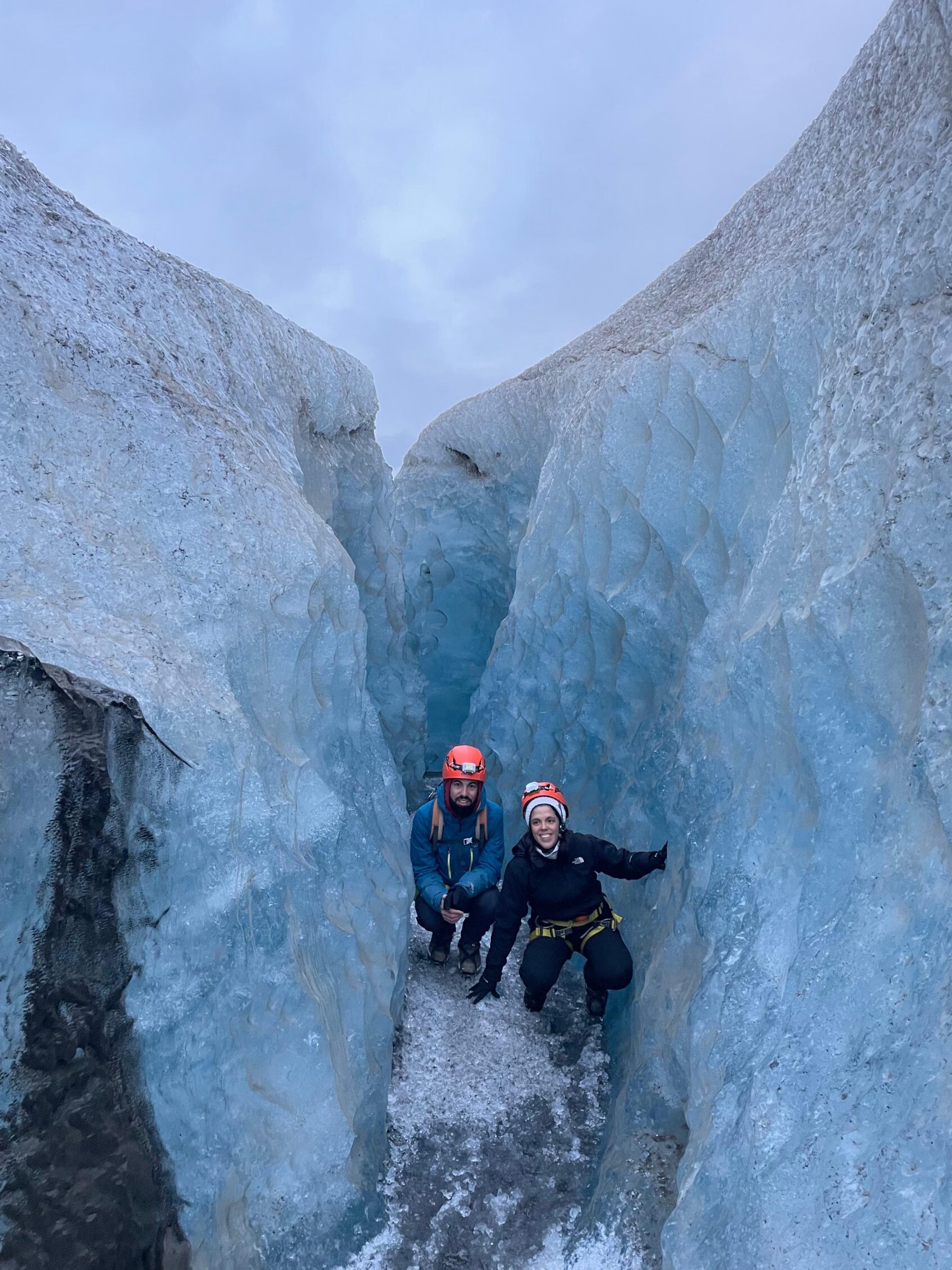 Caminata por glaciar en Islandia