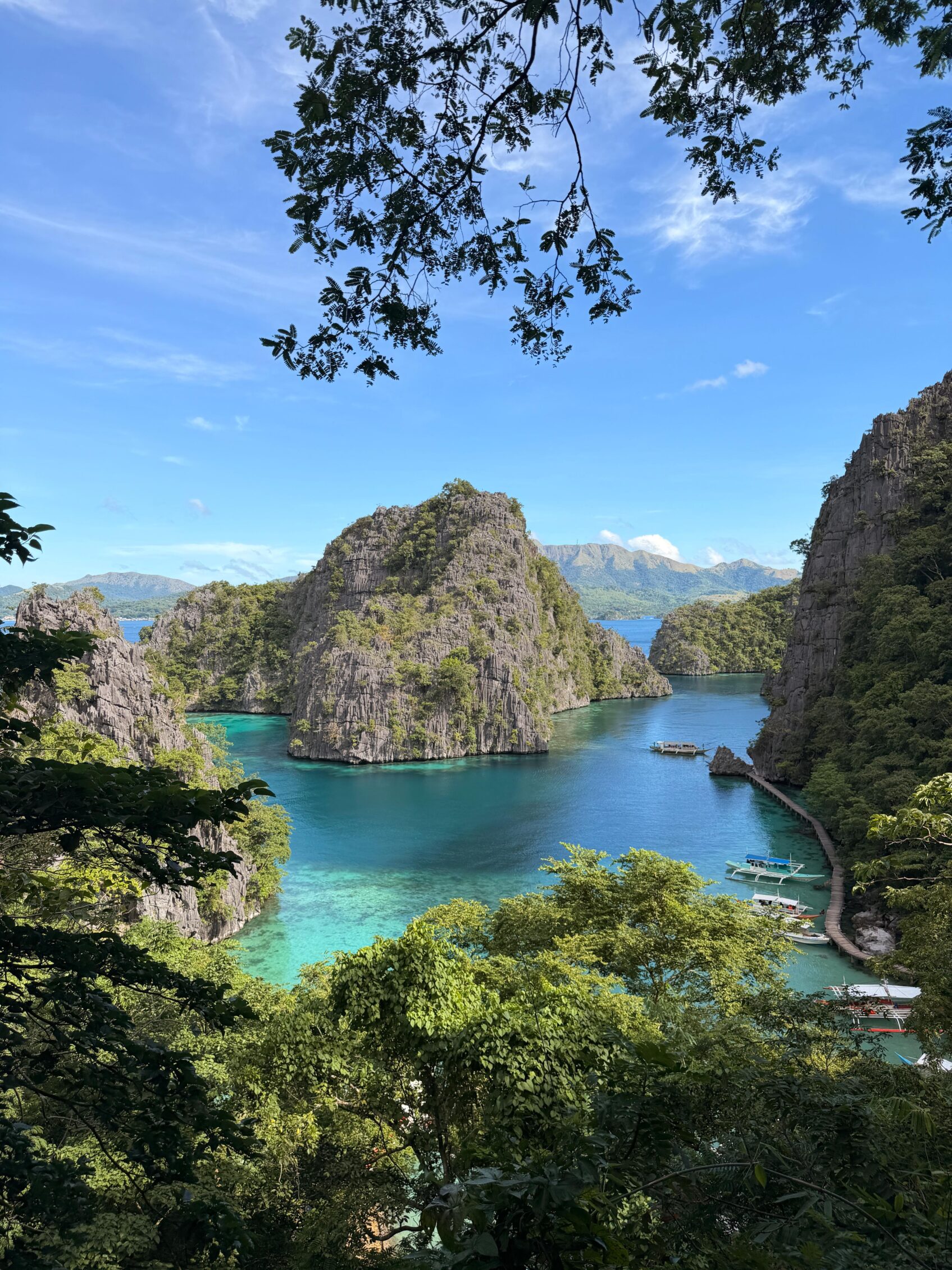 paisaje montañas y playa en filipinas